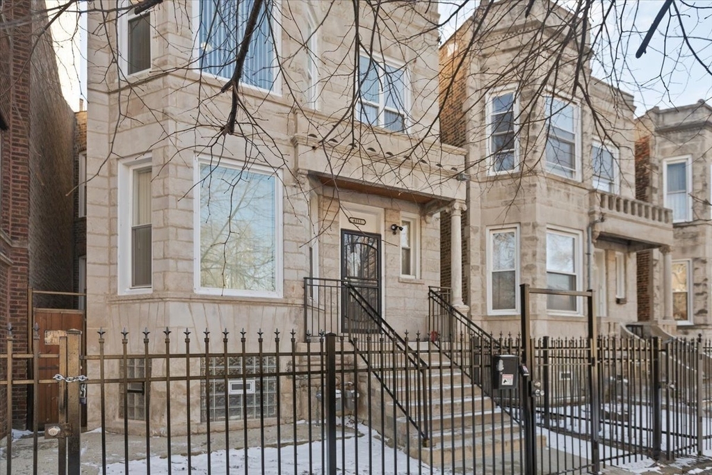 4211 W Gladys Avenue - Photo 1