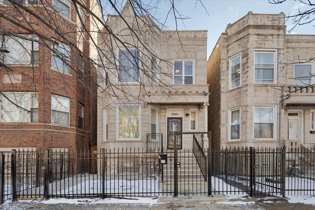 4211 W Gladys Avenue - Photo 0