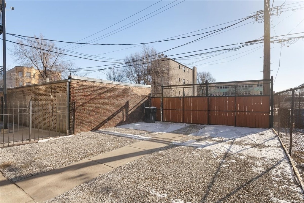 4211 W Gladys Avenue - Photo 9