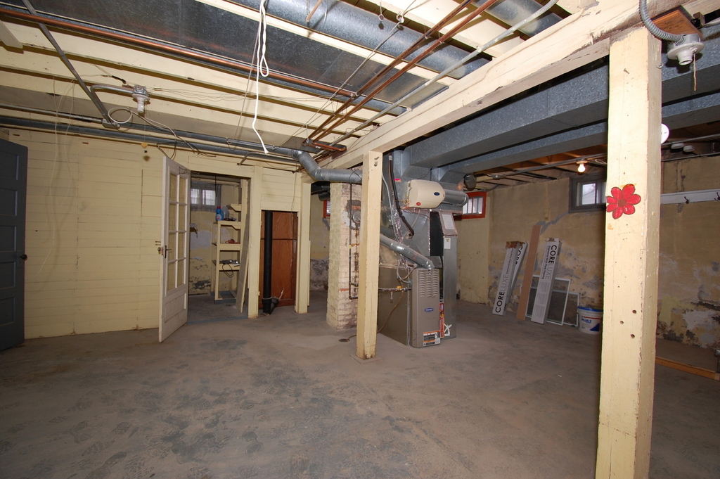 653 Jay Street - Photo 10