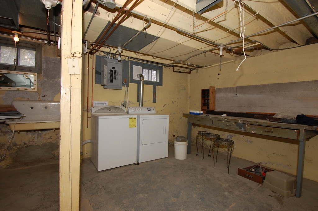 653 Jay Street - Photo 9