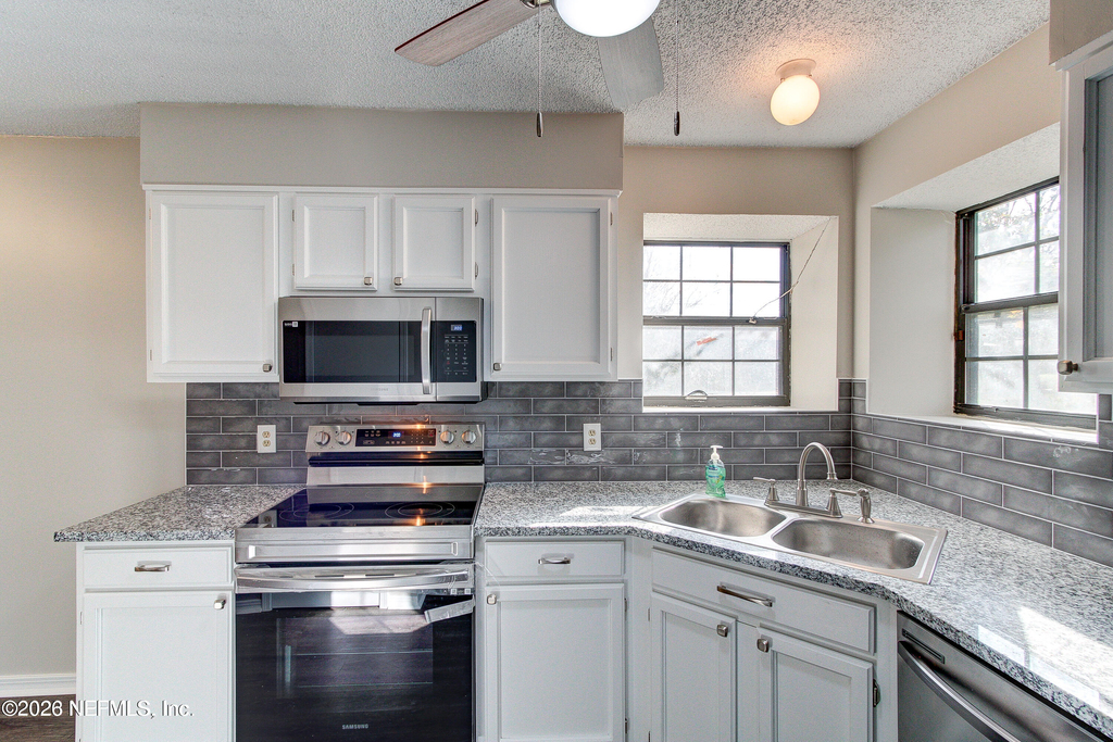 4641 Yerkes Street - Photo 7