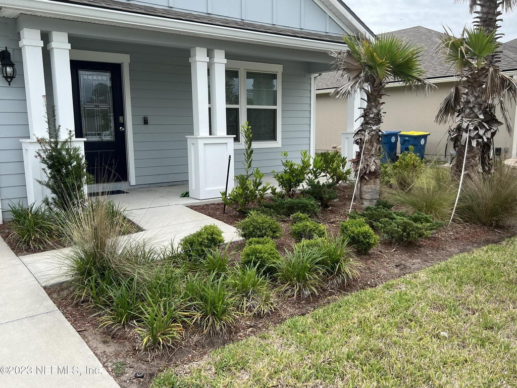 574 Northside Drive S - Photo 1