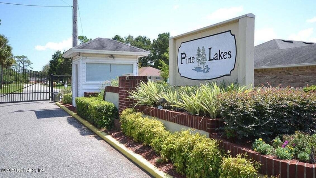 574 Northside Drive S - Photo 0