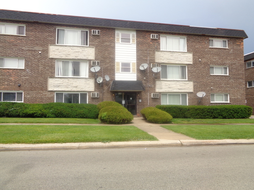 5740 W 108th Street - Photo 0