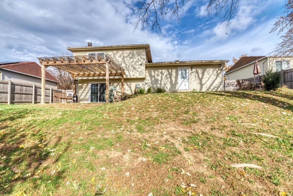 585 Cambridge Way - Photo 28