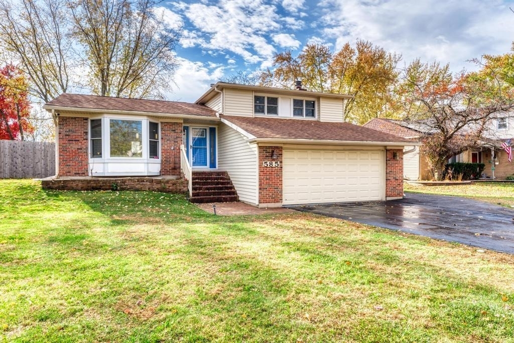 585 Cambridge Way - Photo 1
