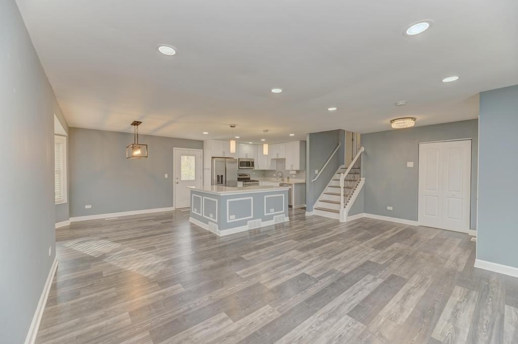 585 Cambridge Way - Photo 4