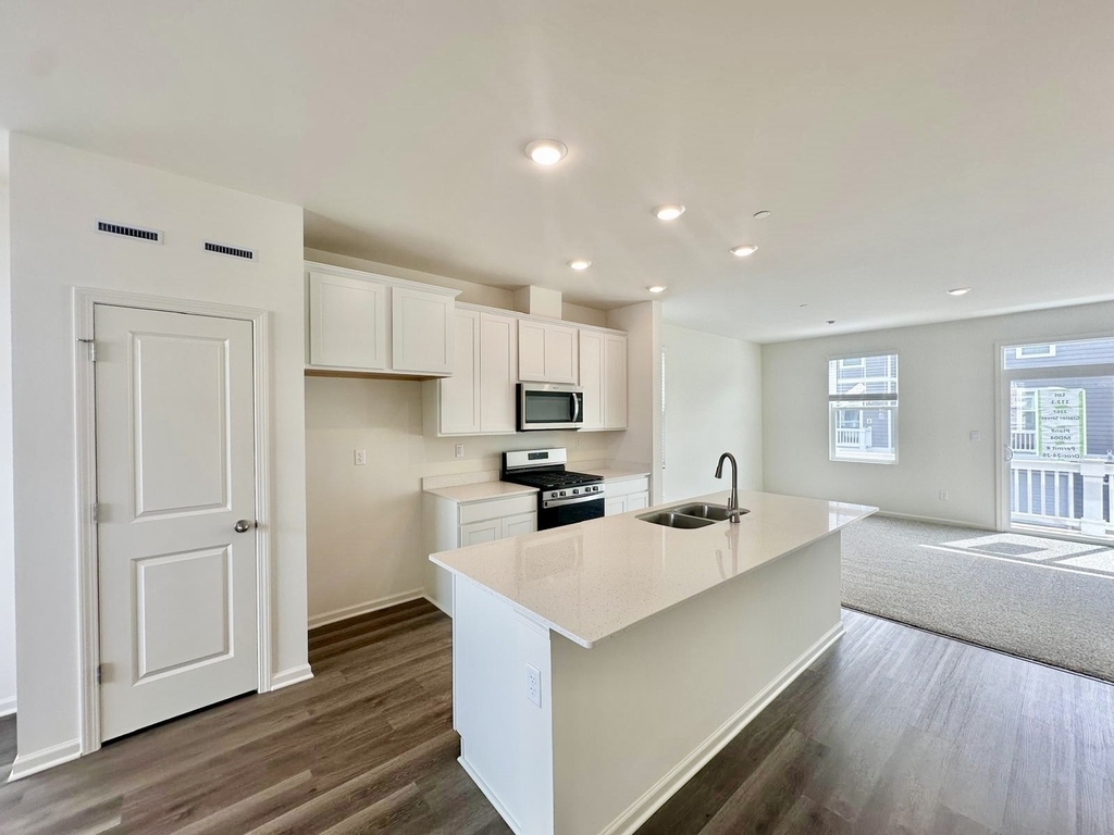 2267 Glacier Street - Photo 4