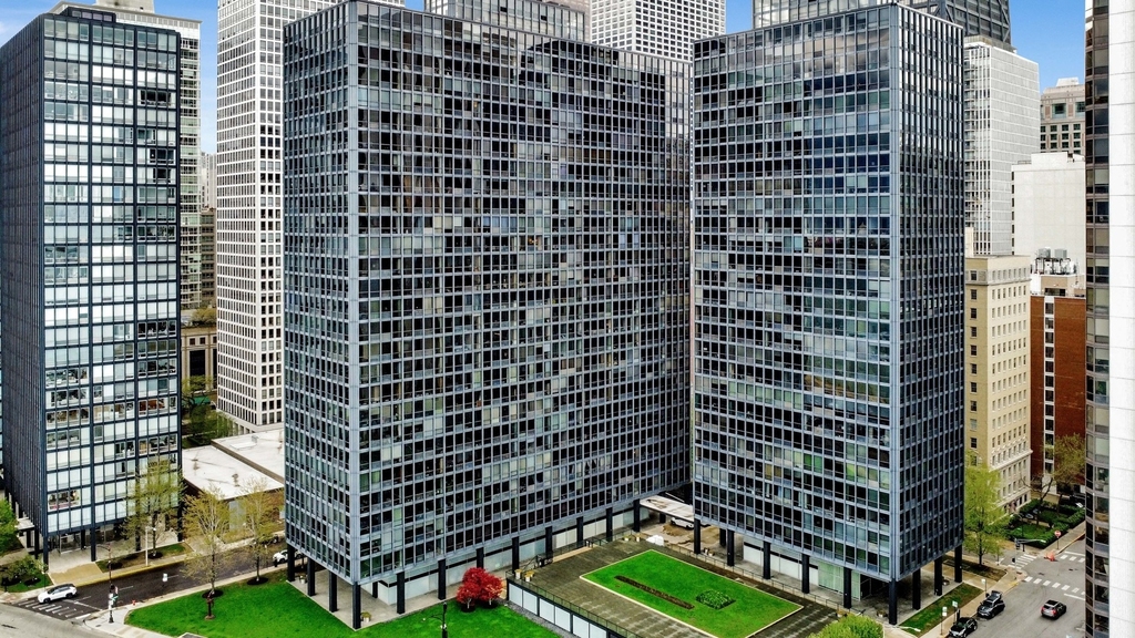 900 N Lake Shore Drive - Photo 0