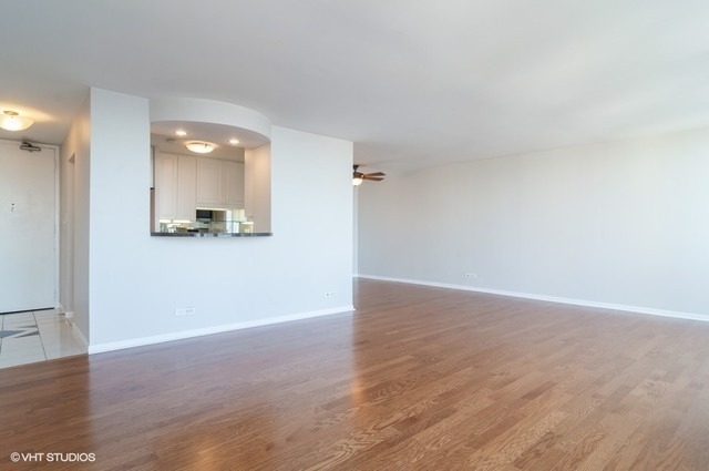 111 E Chestnut Street - Photo 2