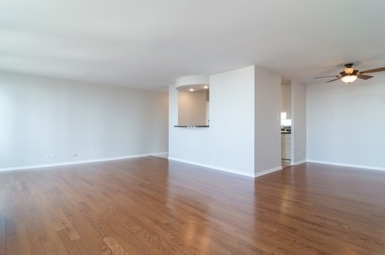 111 E Chestnut Street - Photo 3