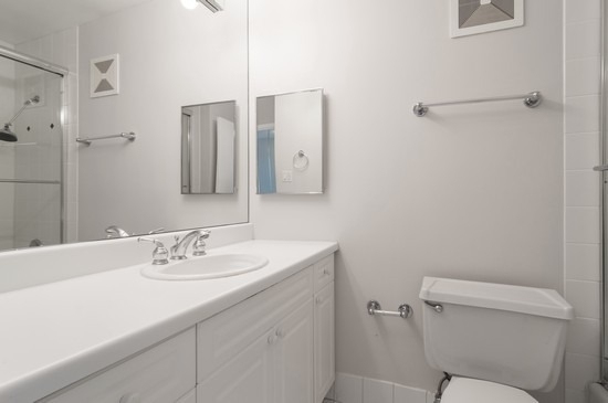 111 E Chestnut Street - Photo 7