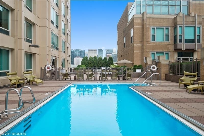 33 W Ontario Street - Photo 5