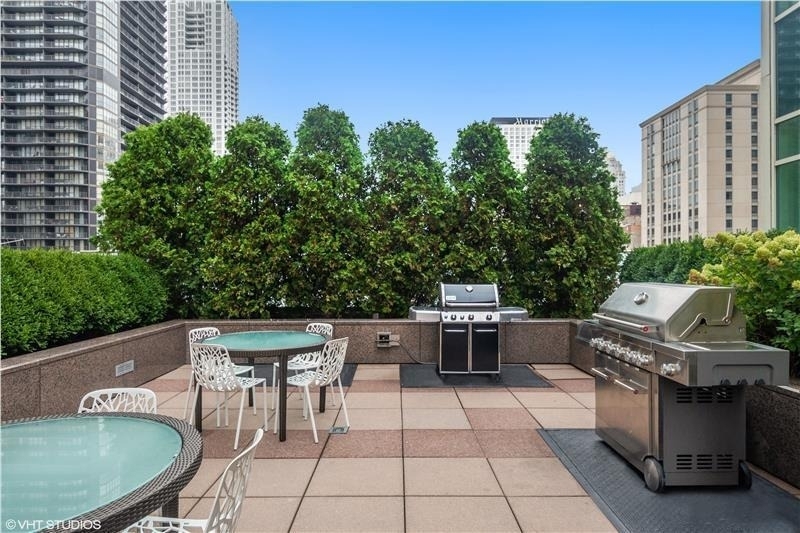 33 W Ontario Street - Photo 7