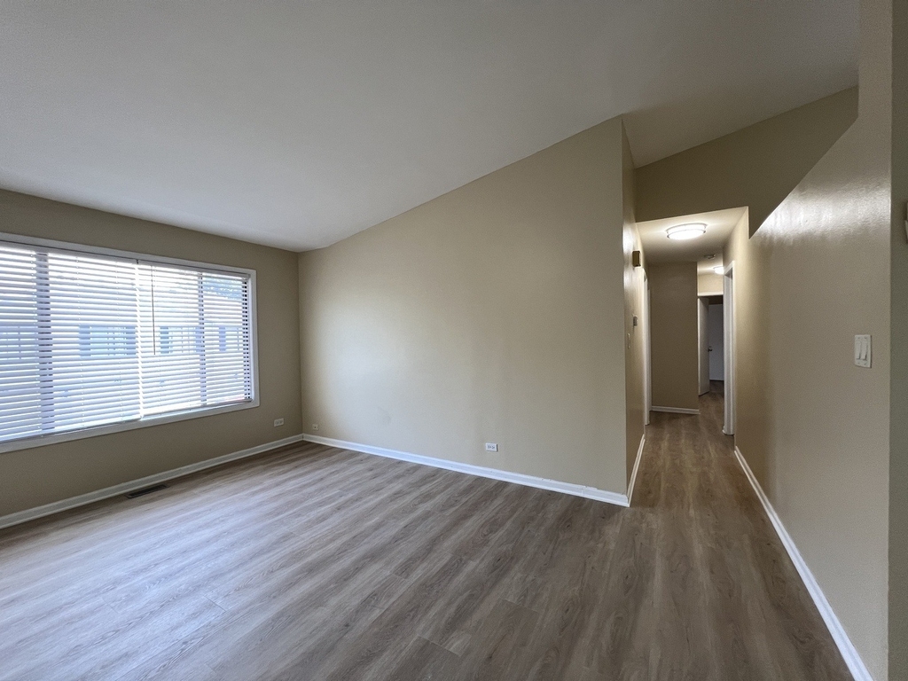 341 Jefferson Court - Photo 2
