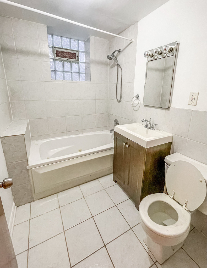 2152 W Division Street - Photo 8