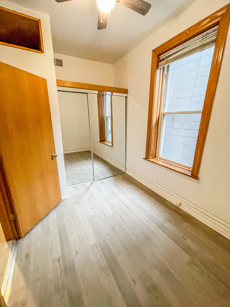 2152 W Division Street - Photo 6