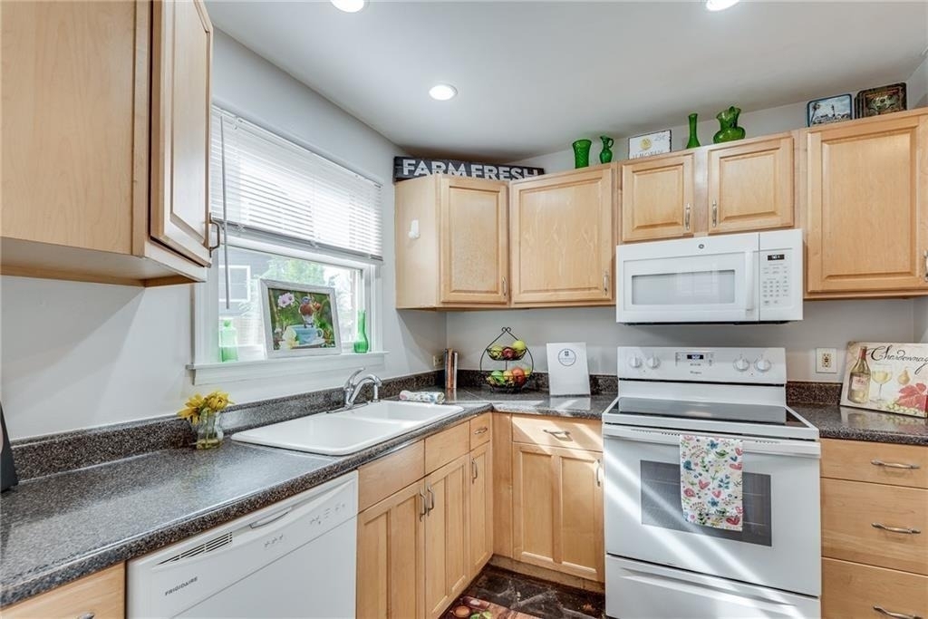 388 Ashley Avenue Ne - Photo 11