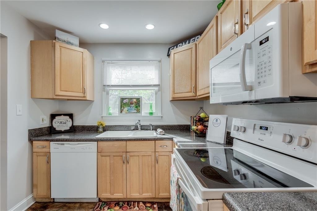 388 Ashley Avenue Ne - Photo 13