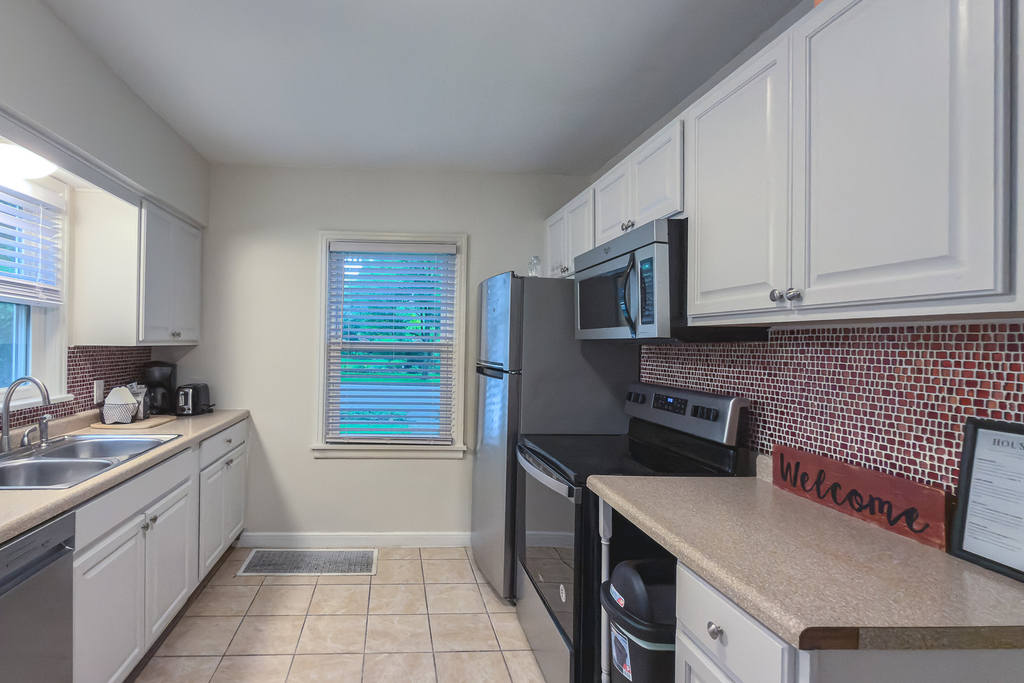 807 W John Street - Photo 11