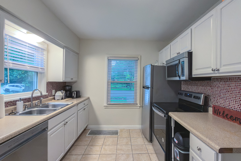 807 W John Street - Photo 9