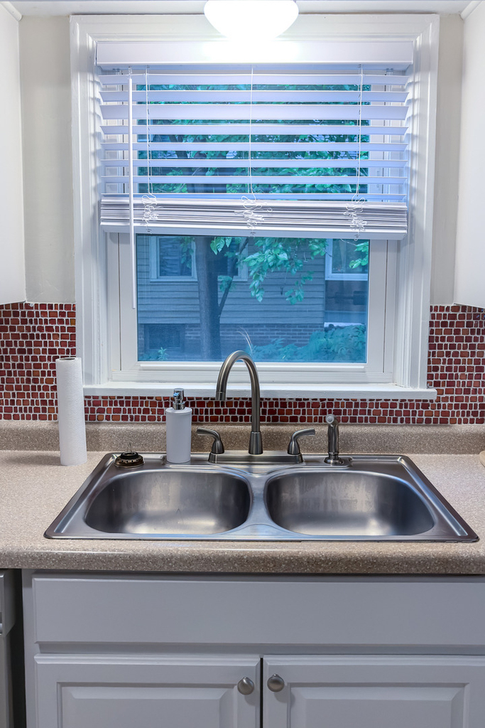 807 W John Street - Photo 10