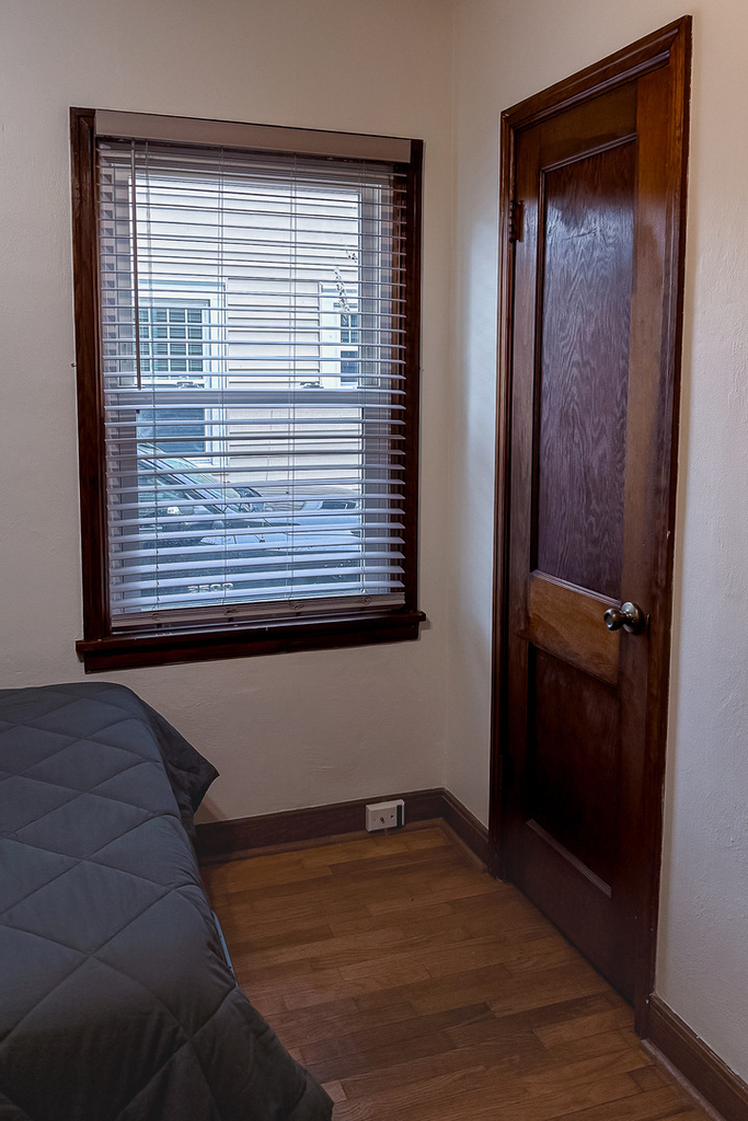 807 W John Street - Photo 14