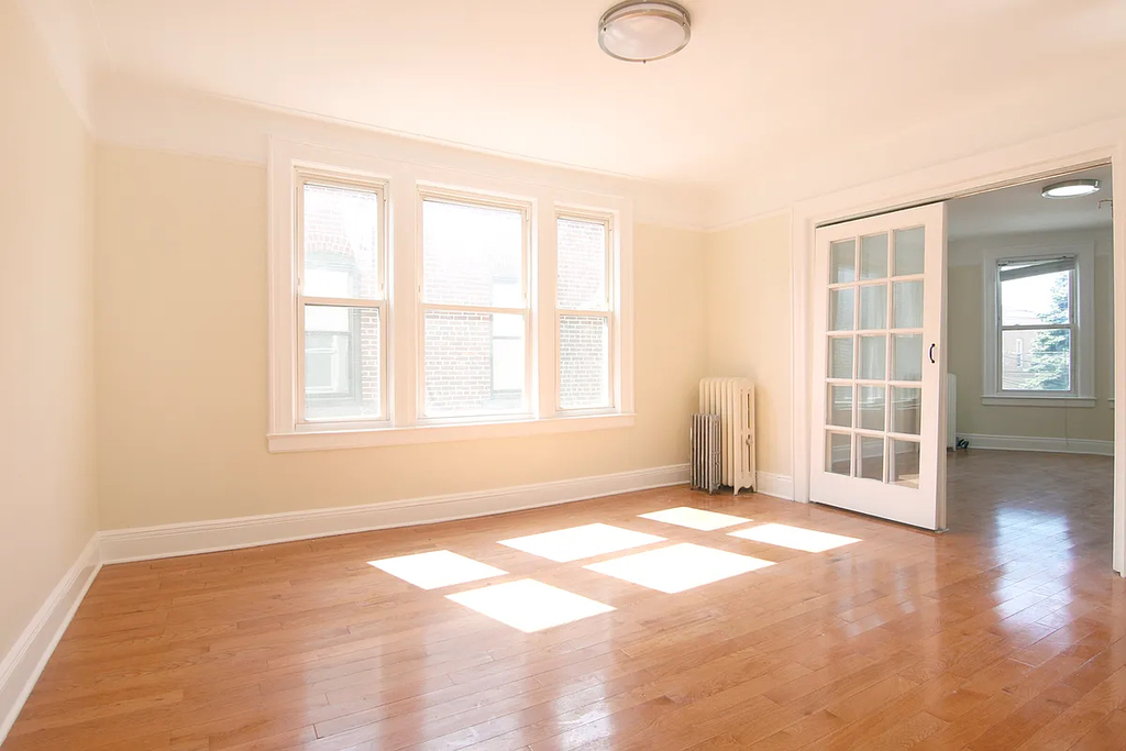 Astoria 41st Street - Photo 2