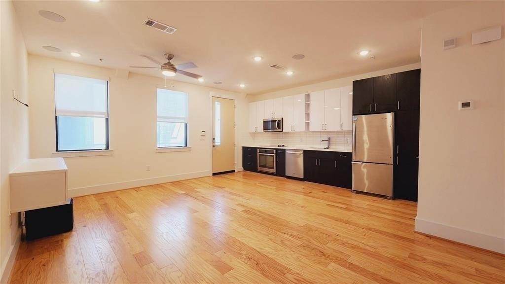 2401 Crawford Street - Photo 3