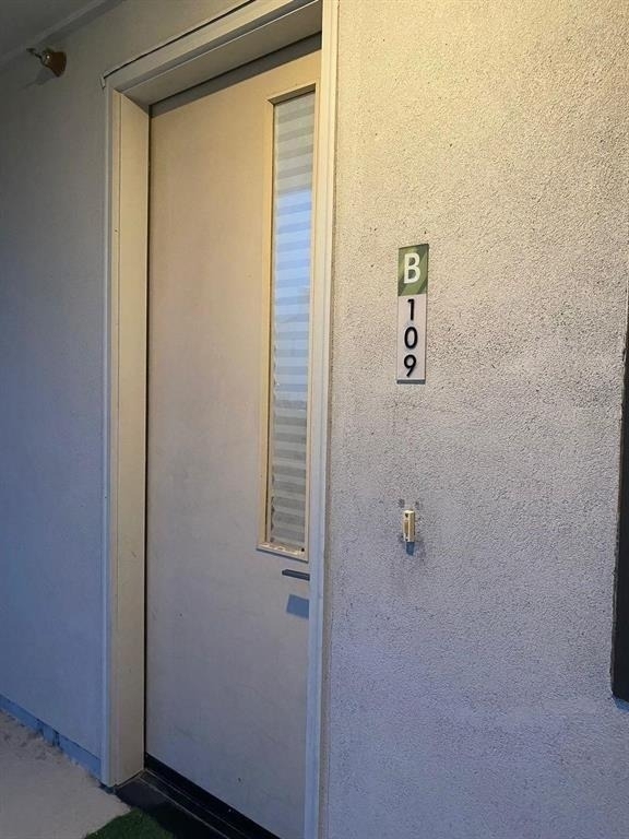 2401 Crawford Street - Photo 2