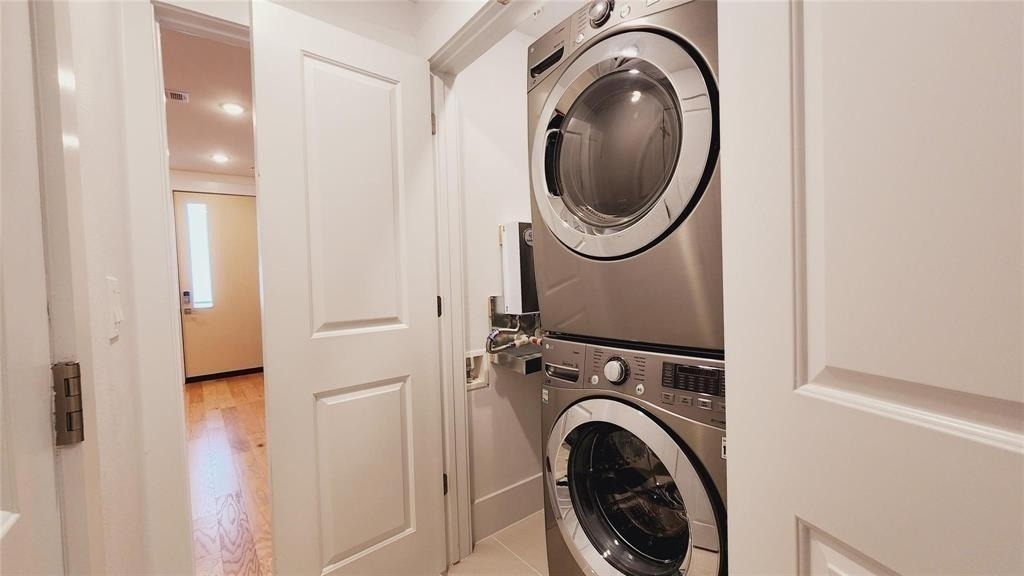 2401 Crawford Street - Photo 8