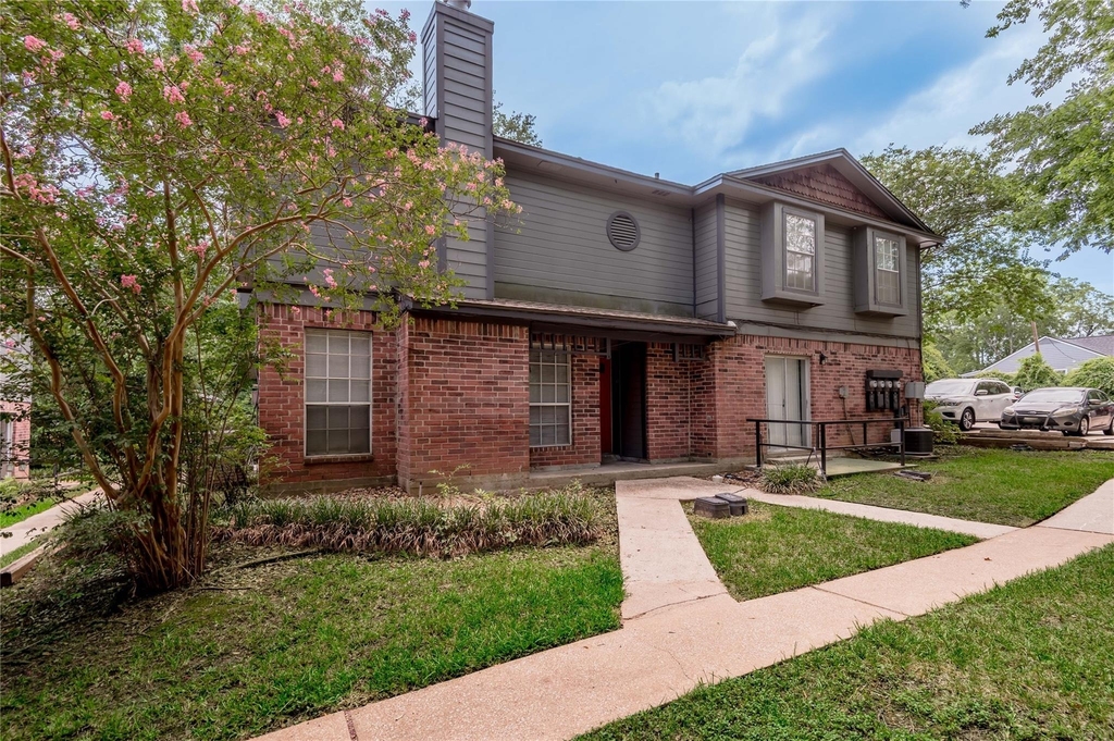 1228 Avenue O - Photo 0