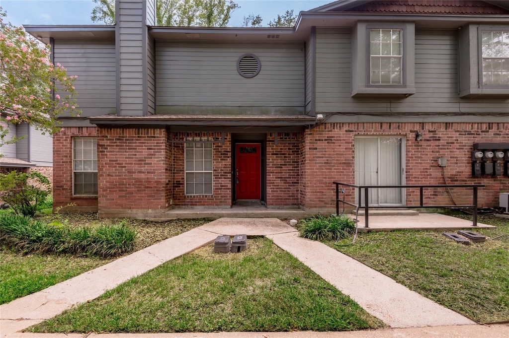 1228 Avenue O - Photo 1