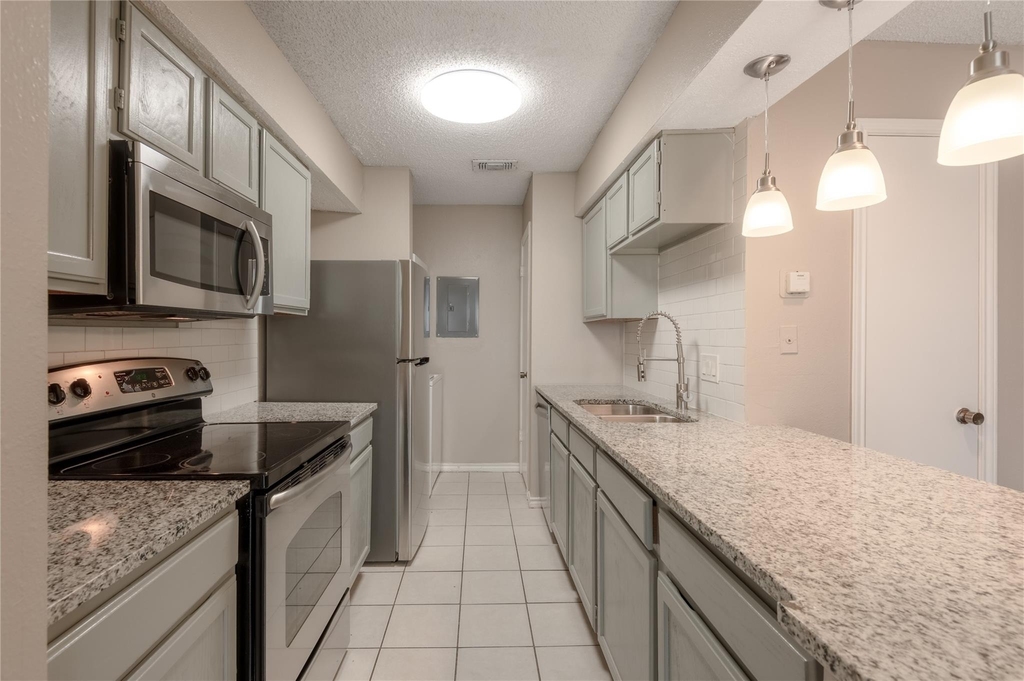 1228 Avenue O - Photo 9