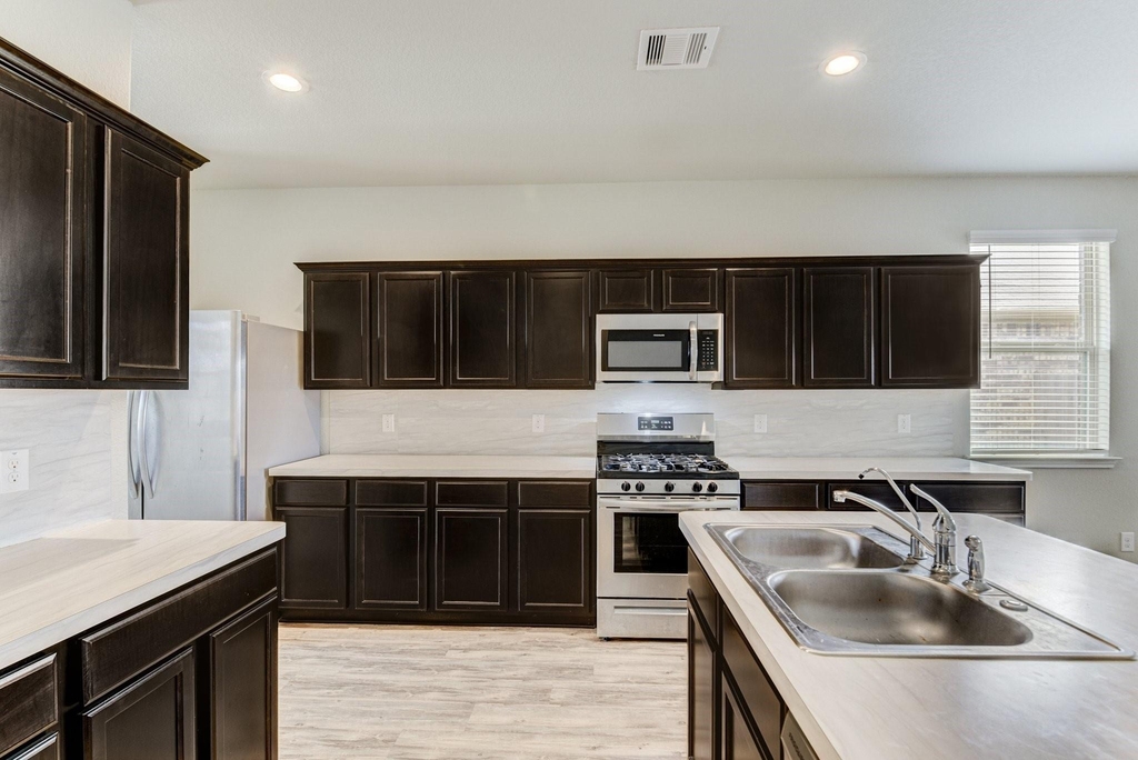 20923 Corisande Street - Photo 2