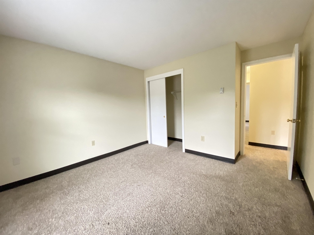 163 Eastern - Photo 16