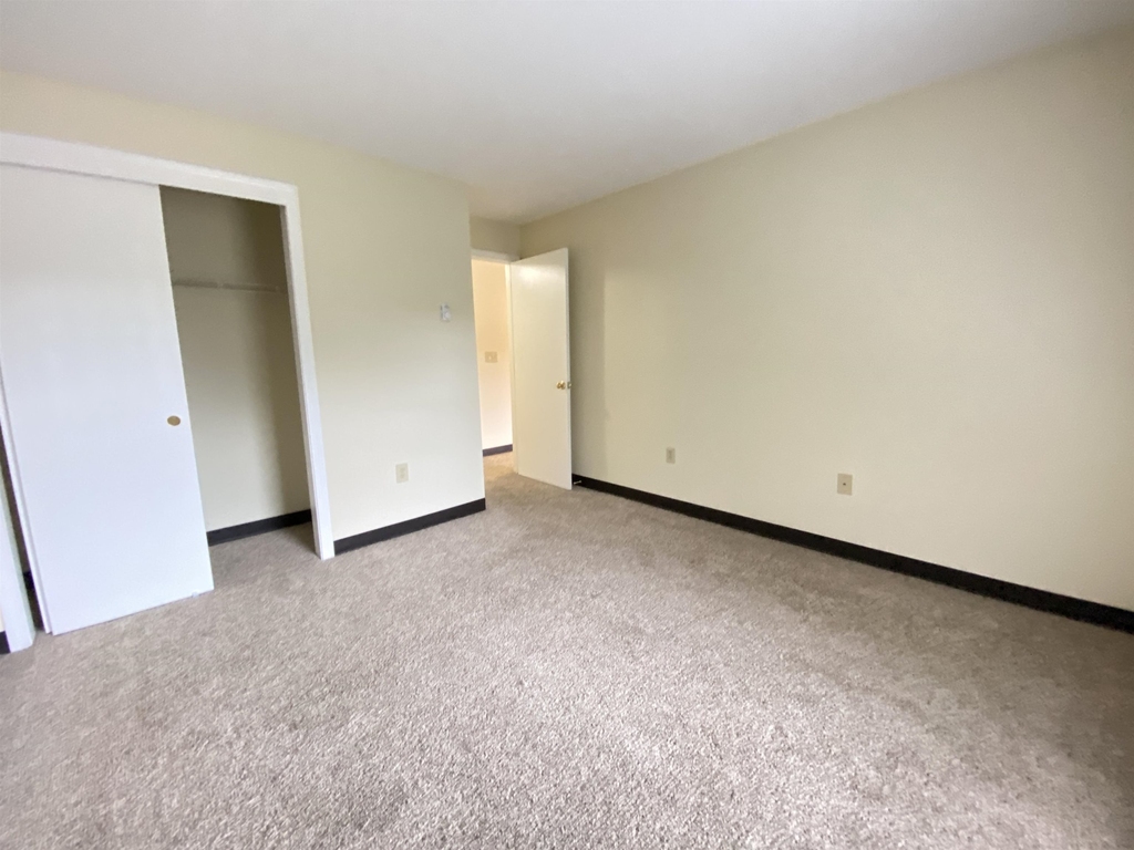 163 Eastern - Photo 18