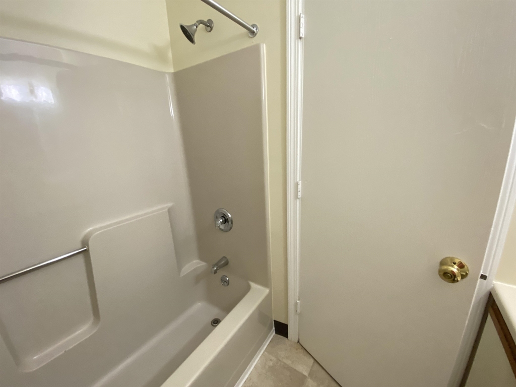163 Eastern - Photo 26