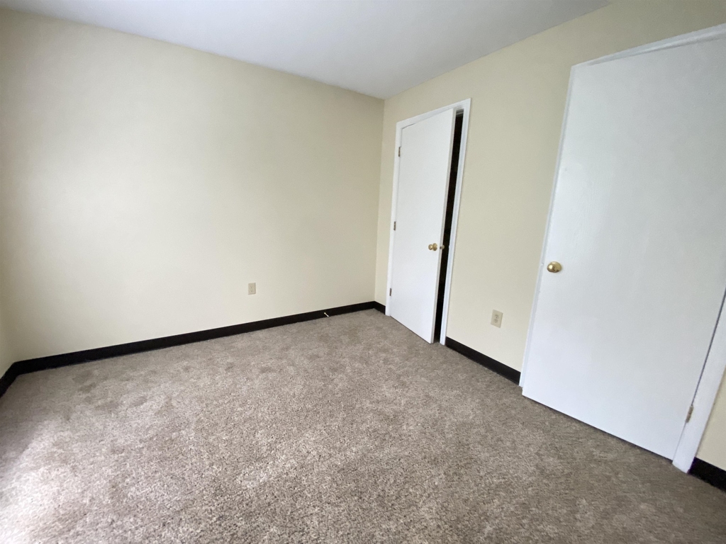 163 Eastern - Photo 19