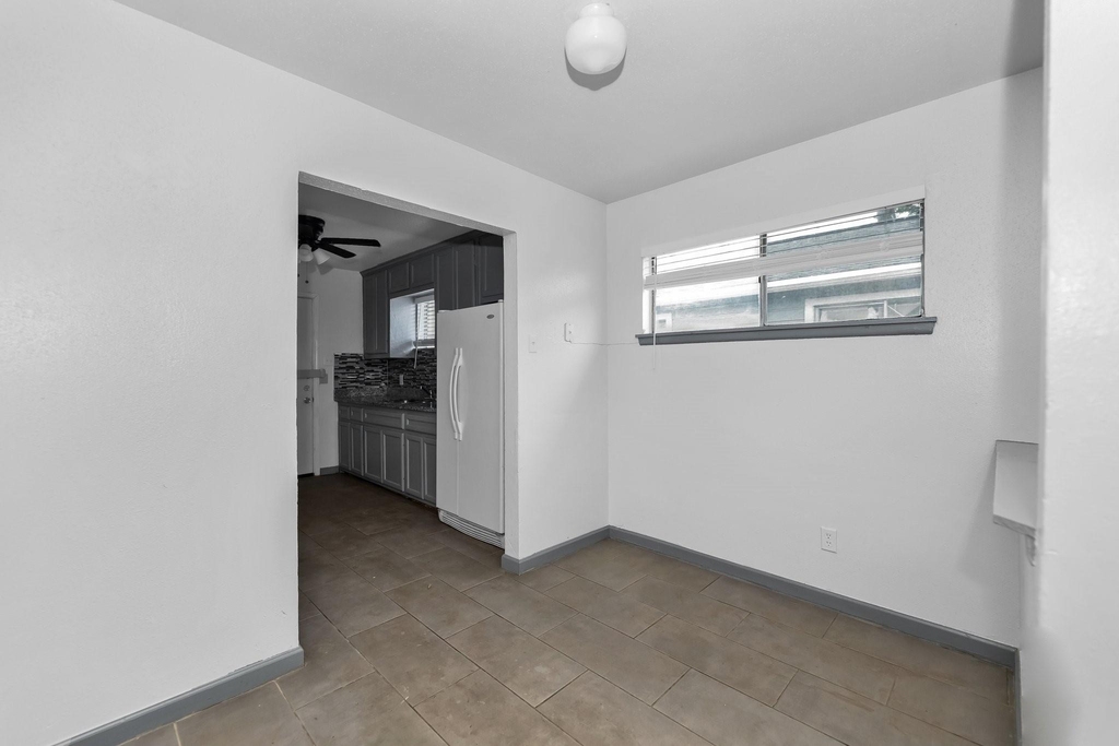 4203 Hirsch Road - Photo 4