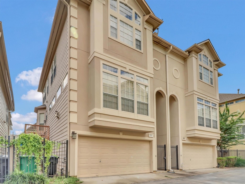 5320 Blossom Street - Photo 0