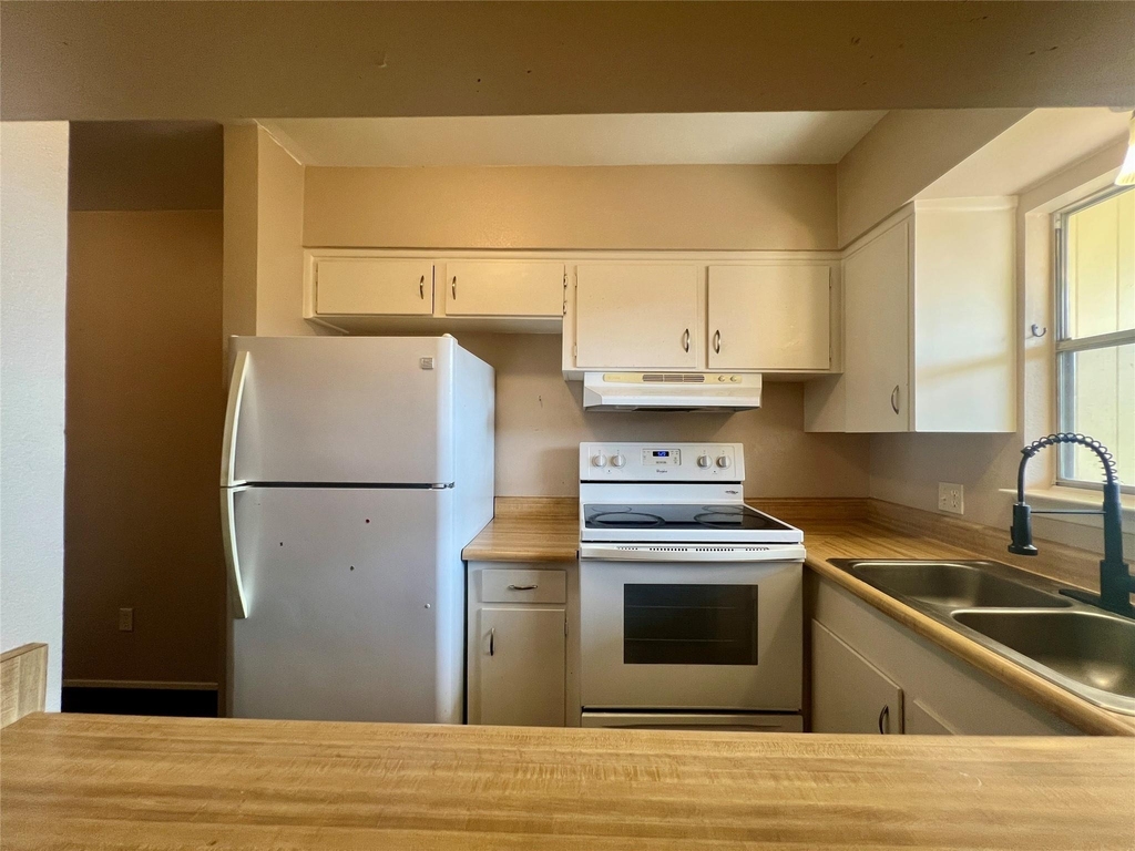 7714 Renwick Drive - Photo 11