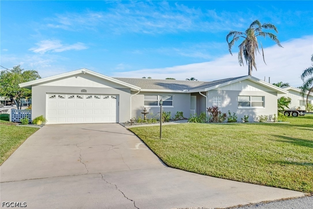 4312 S Bay Circle - Photo 0