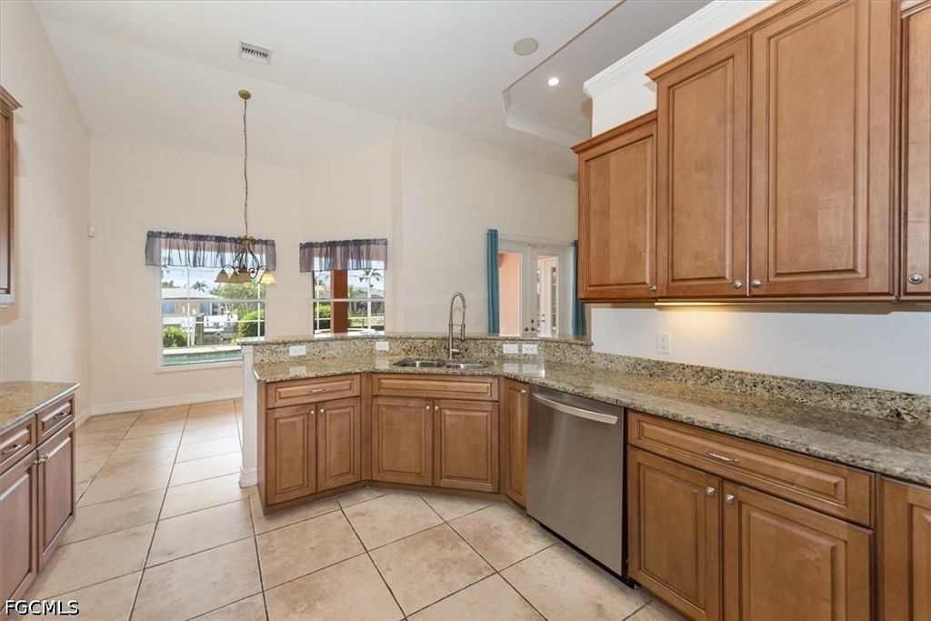 2024 Se 28th Terrace - Photo 7
