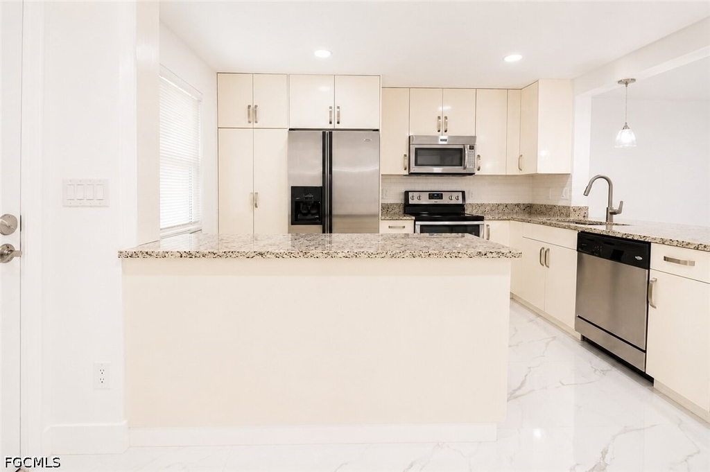 2504 Se 16th Place - Photo 5
