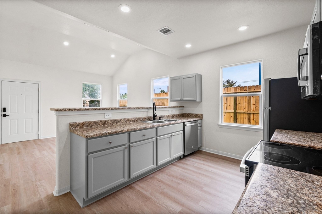4415 Castor Street - Photo 4