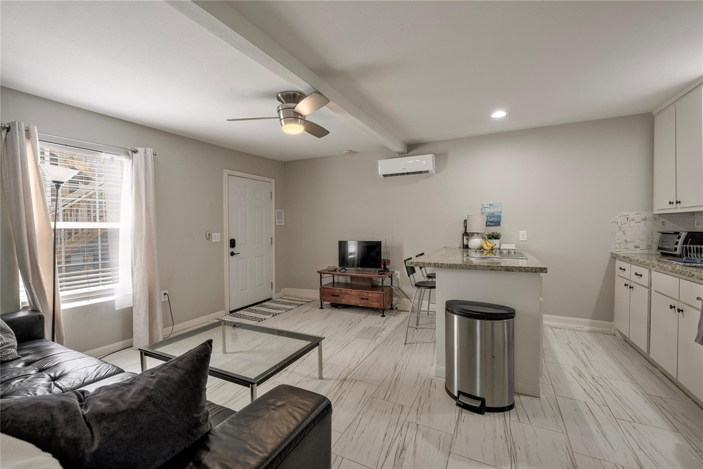 3310 Crawford Street - Photo 4