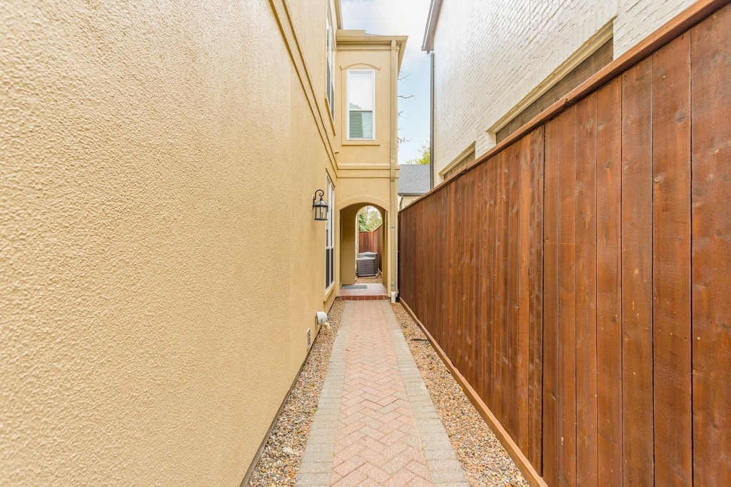 2504 Park Street - Photo 1