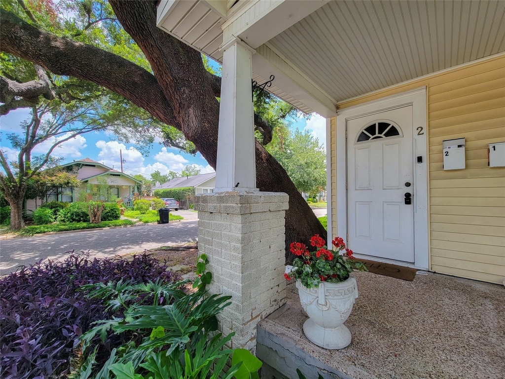 4634 Norhill Boulevard - Photo 1